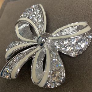 nolan miller bow brooch in Women